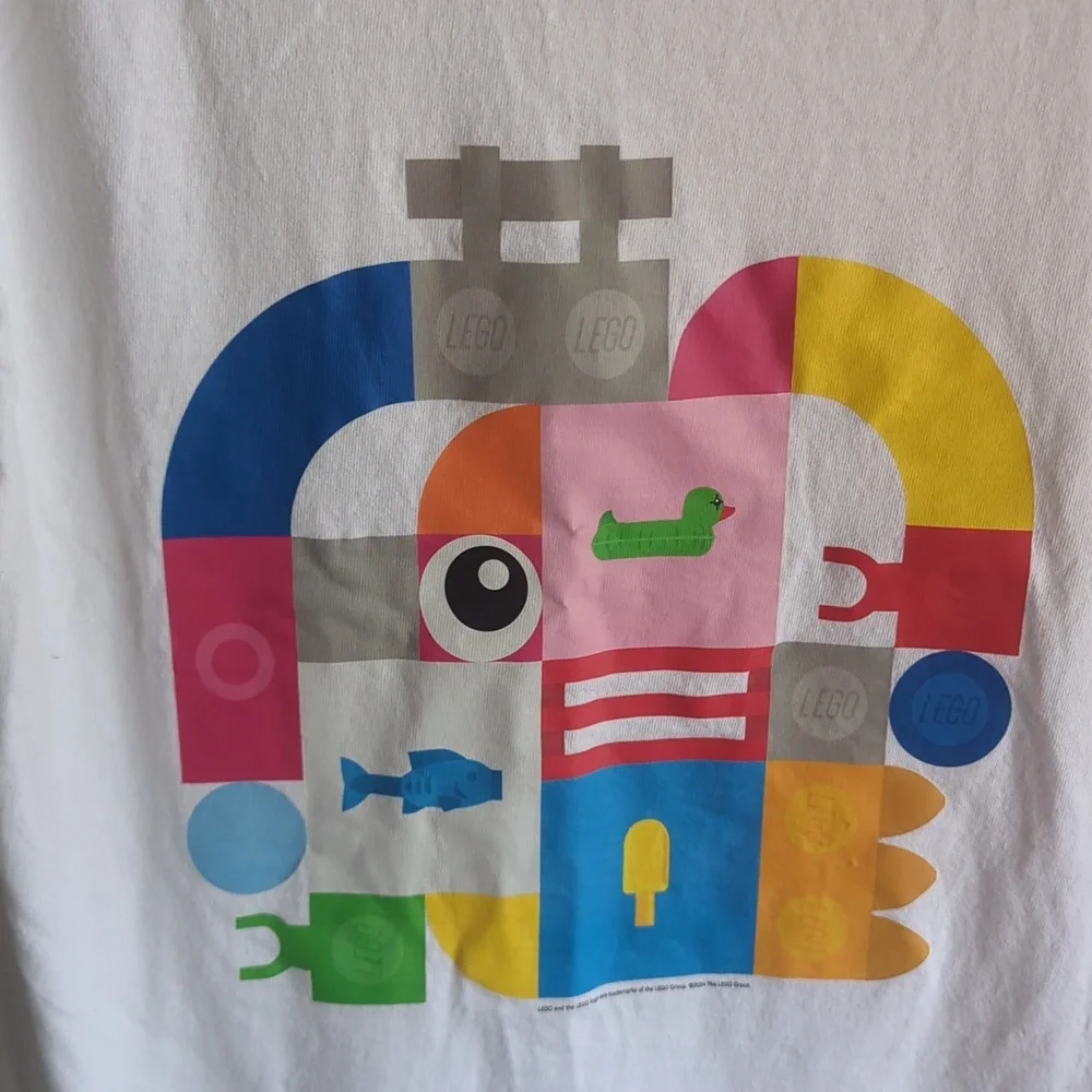 Lego | Gildan. Women's Logoed T-shirt. Size Small. - Picture 4 of 8